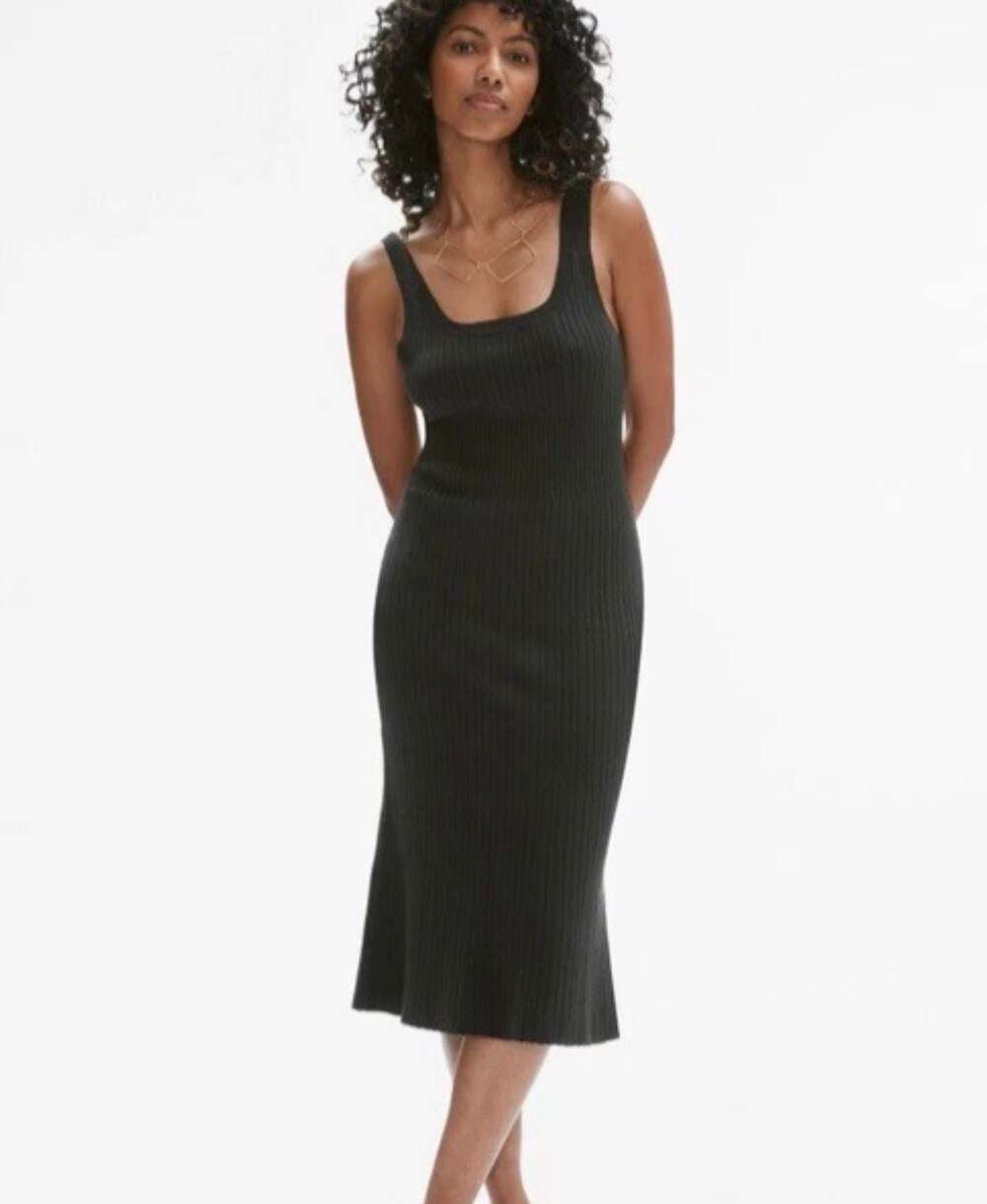 MM.LaFleur The Gwen Ribbed Knit Midi Dress in Black Small